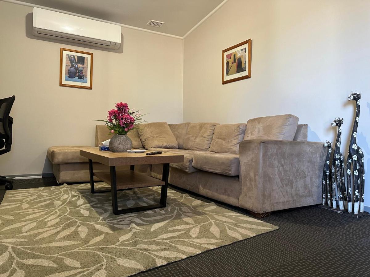 Copper City Motel Cobar Exteriör bild