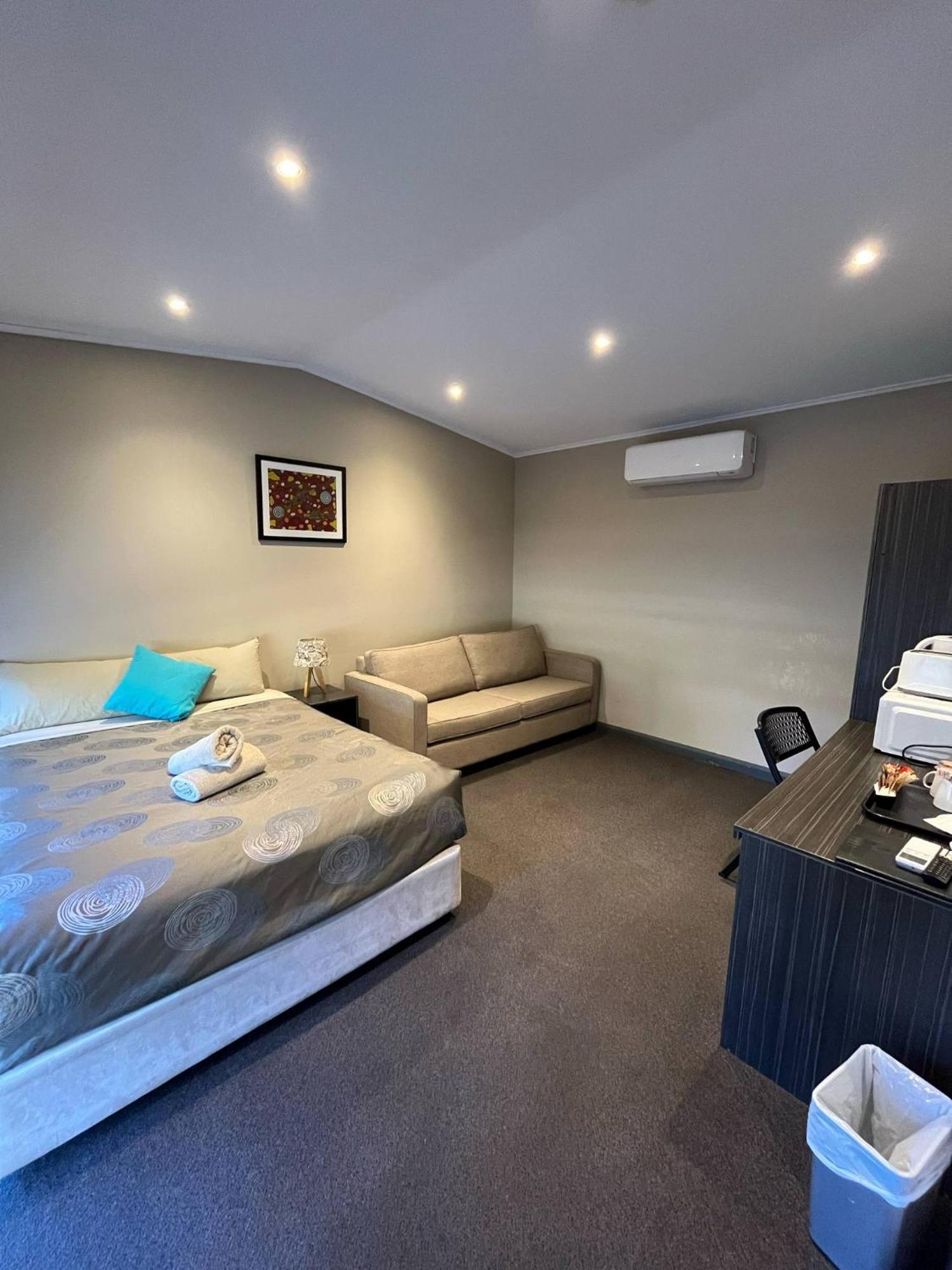 Copper City Motel Cobar Exteriör bild