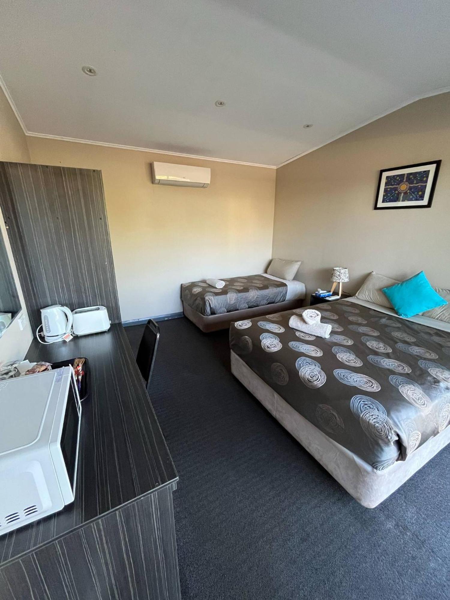 Copper City Motel Cobar Exteriör bild