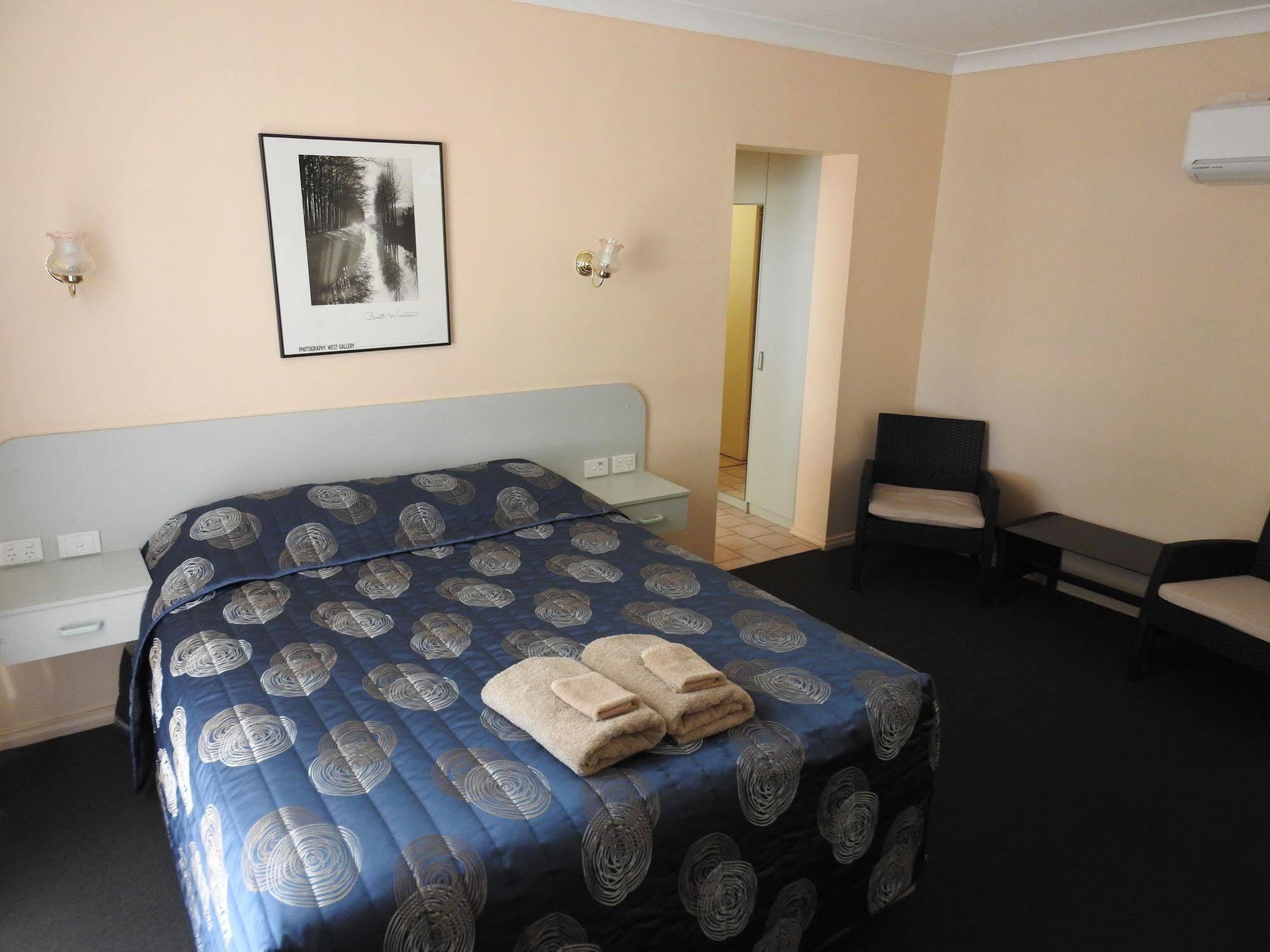 Copper City Motel Cobar Exteriör bild