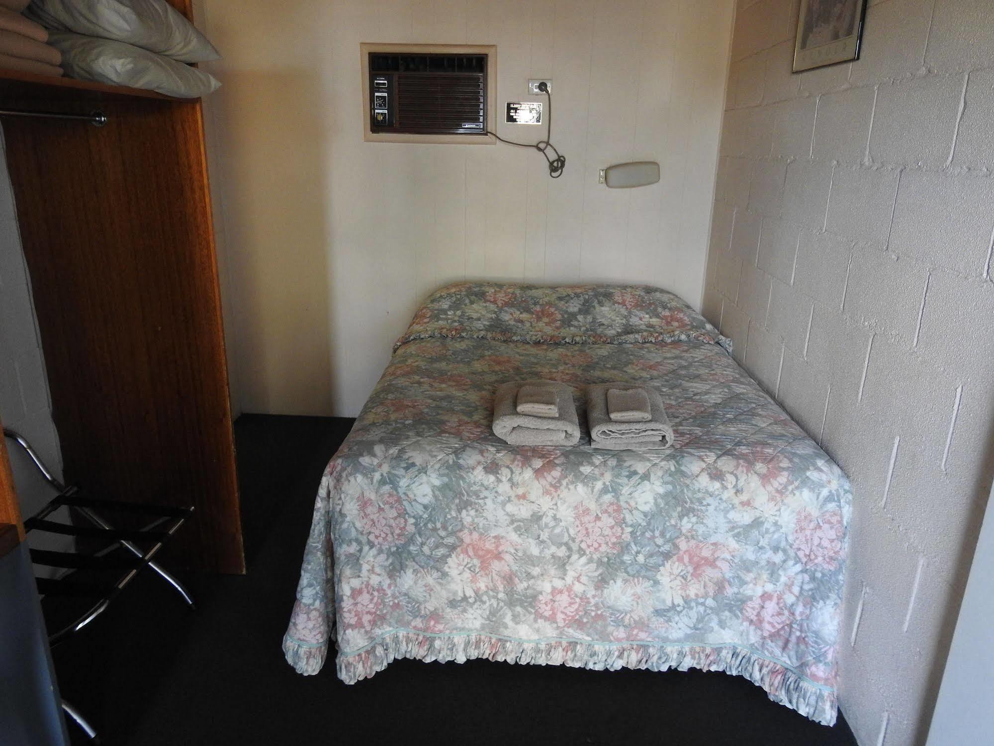 Copper City Motel Cobar Exteriör bild